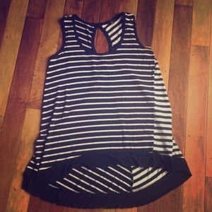 Black and white print tank